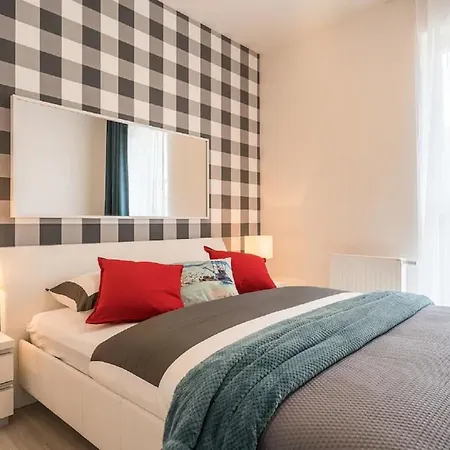 Deluxe Apartments By The Railway Station Wroclaw-3